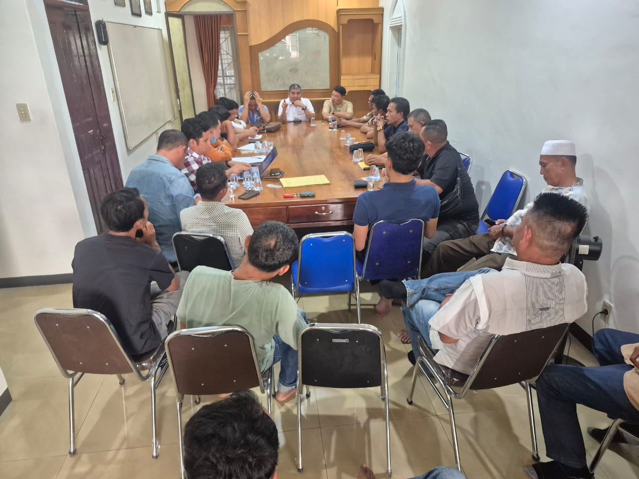 RAPAT: Koperasi Barumun Agro Nusantara (BAN) rapat bersama peserta plasma Bukit Harapan II melalui Koperasi Amanah Luat Simangambat (ALS), di Kantor Koperasi BAN di Medan, Senin (5/12/2026).