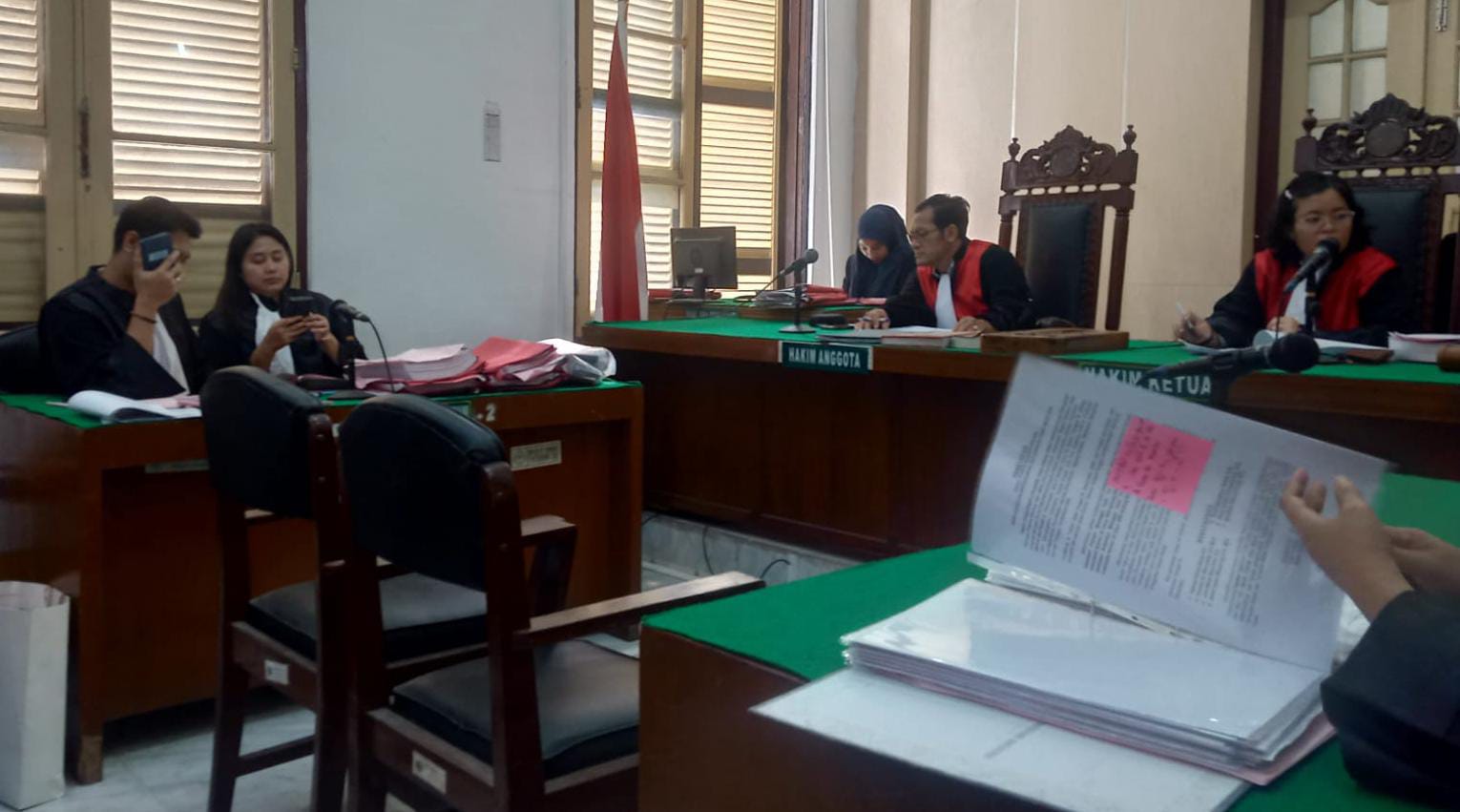 TUNTUTAN: JPU dari Kejari Belawan membacakan tuntutan terhadap para terdakwa kurir sabu secara virtual, di PN Medan, Senin (5/1/2026) sore. (Dok: istimewa)