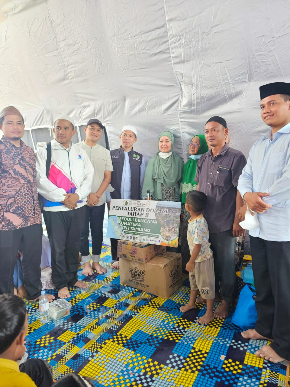 Puskesmas Sentosa Baru bersama KUA Kecamatan Medan Perjuangan memberikan donasi kepada warga terdampak banjir di Aceh Tamiang. (ISTIMEWA/SUMUT POS)