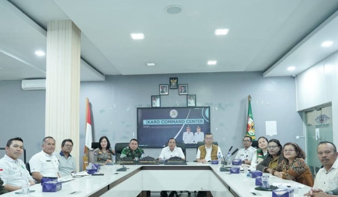 ZOOM: Pemkab Karo mengikuti rapat virtual (Zoom Meeting) mengenai Sinergi Fiskal Pusat dan Daerah. (SOLIDEO/SUMUT POS)