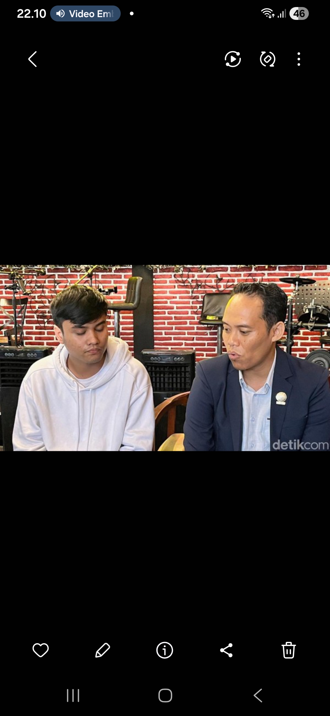 Al Ressa Rizky Rosano yang mengaku sebagai anak biologis Denada dan pengacaranya. (Dok: istimewa)