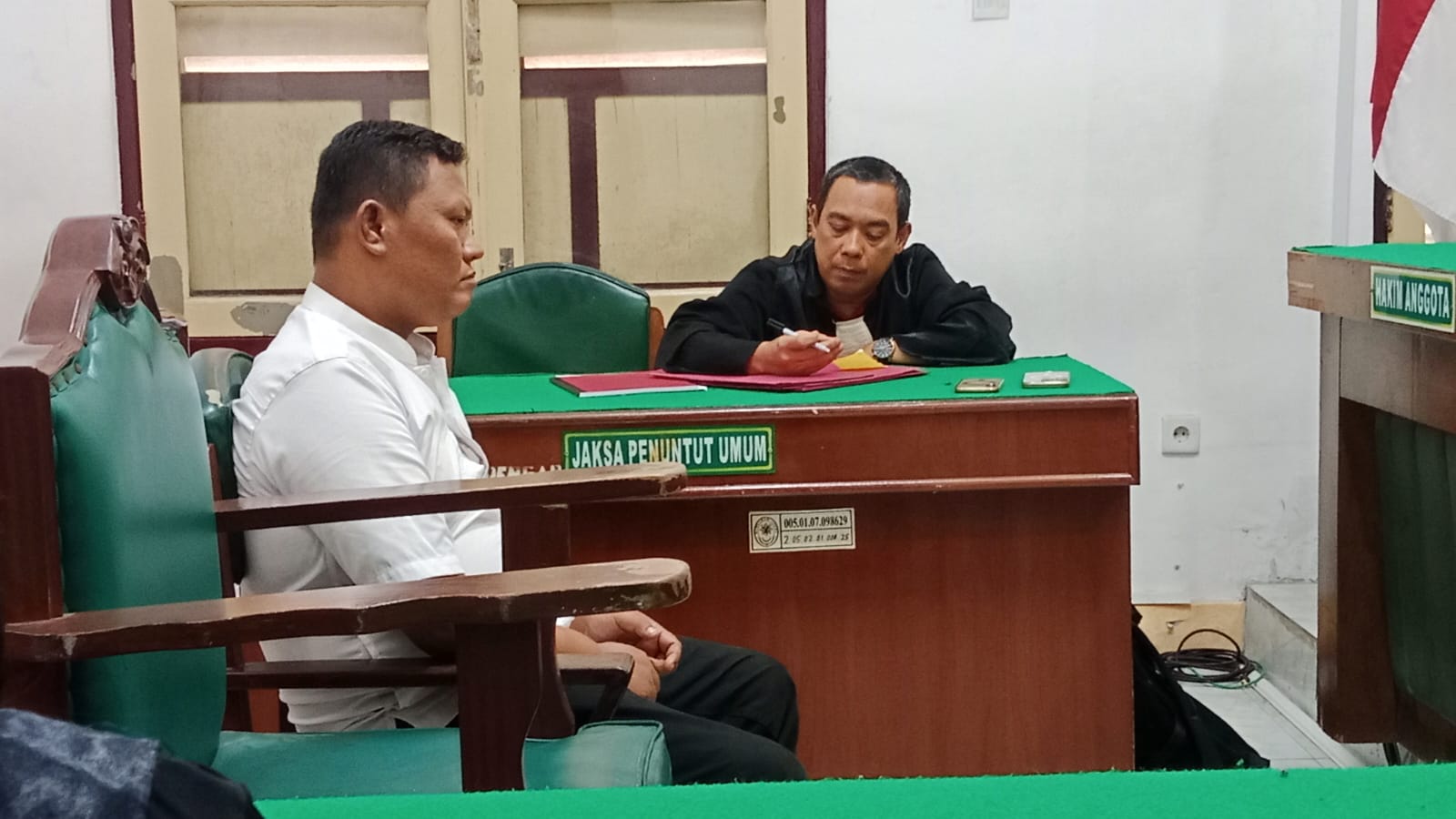 VONIS: Mantan Kades Siloting, Kecamatan Padangsidimpuan Batunadua, Kota Padangsidimpuan, Sholat Harahap, menjalani sidang vonis di Pengadilan Tipikor Medan, Senin (12/1). (Dok: istimewa)
