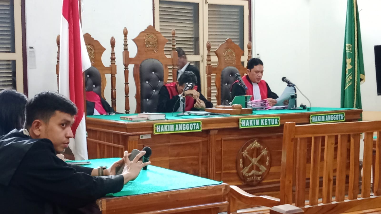 PUTUSAN: Majelis hakim PN Medan membacakan putusan terhadap Misnan alias Lelek terdakwa kasus ekstasi, Senin (12/1).