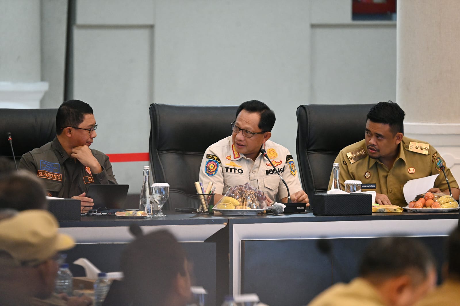 RAPAT: Gubsu Bobby Nasution Rapat Koordinasi Percepatan Rehabilitasi dan Rekonstruksi Pascabencana Provinsi Sumut dipimpin oleh Mendagri Tito Karnavian bersama Kepala BNPB, Senin (12/1/2026).