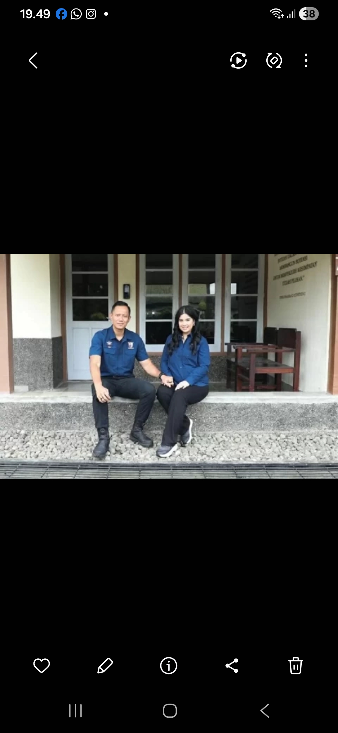 Annisa Pohan yang terlihat dengan perut membesar. (Dok: instagram)