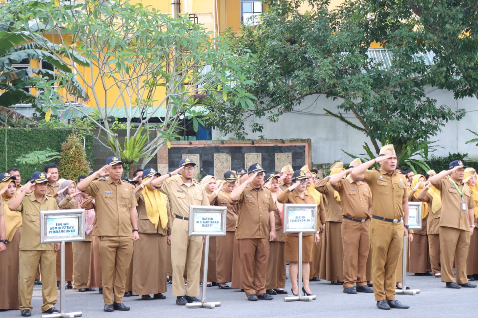 Jajaran OPD di lingkungan Pemko Binjai saat mengikuti apel. (Diskominfo Binjai/Sumut Pos)