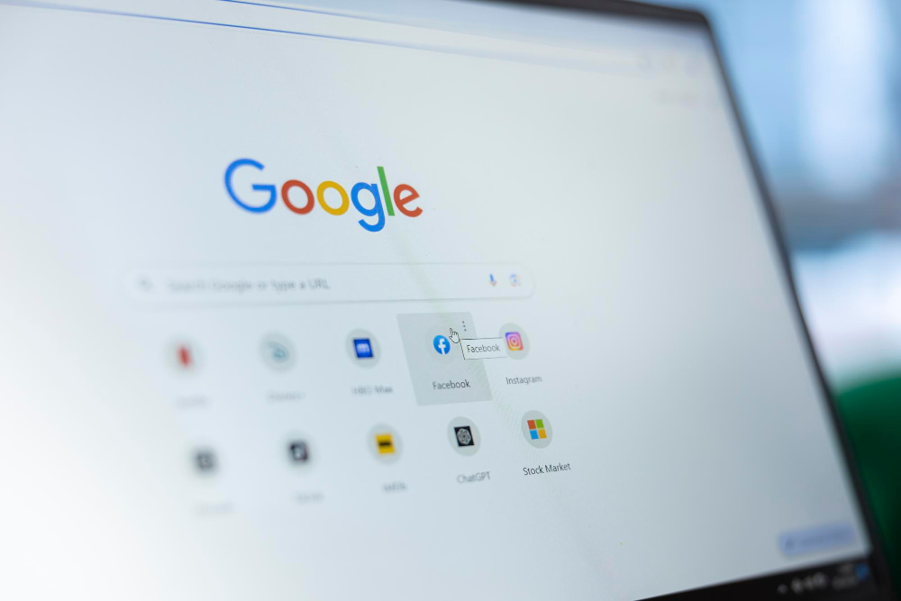 Investasi besar Google pada tiga pusat data baru di Texas, AS, membuat perusahaan teknologi yang dipimpin Sundar Pichai itu menduduki ranking chat AI tertinggi mengawali 2026. (FREEPIK)