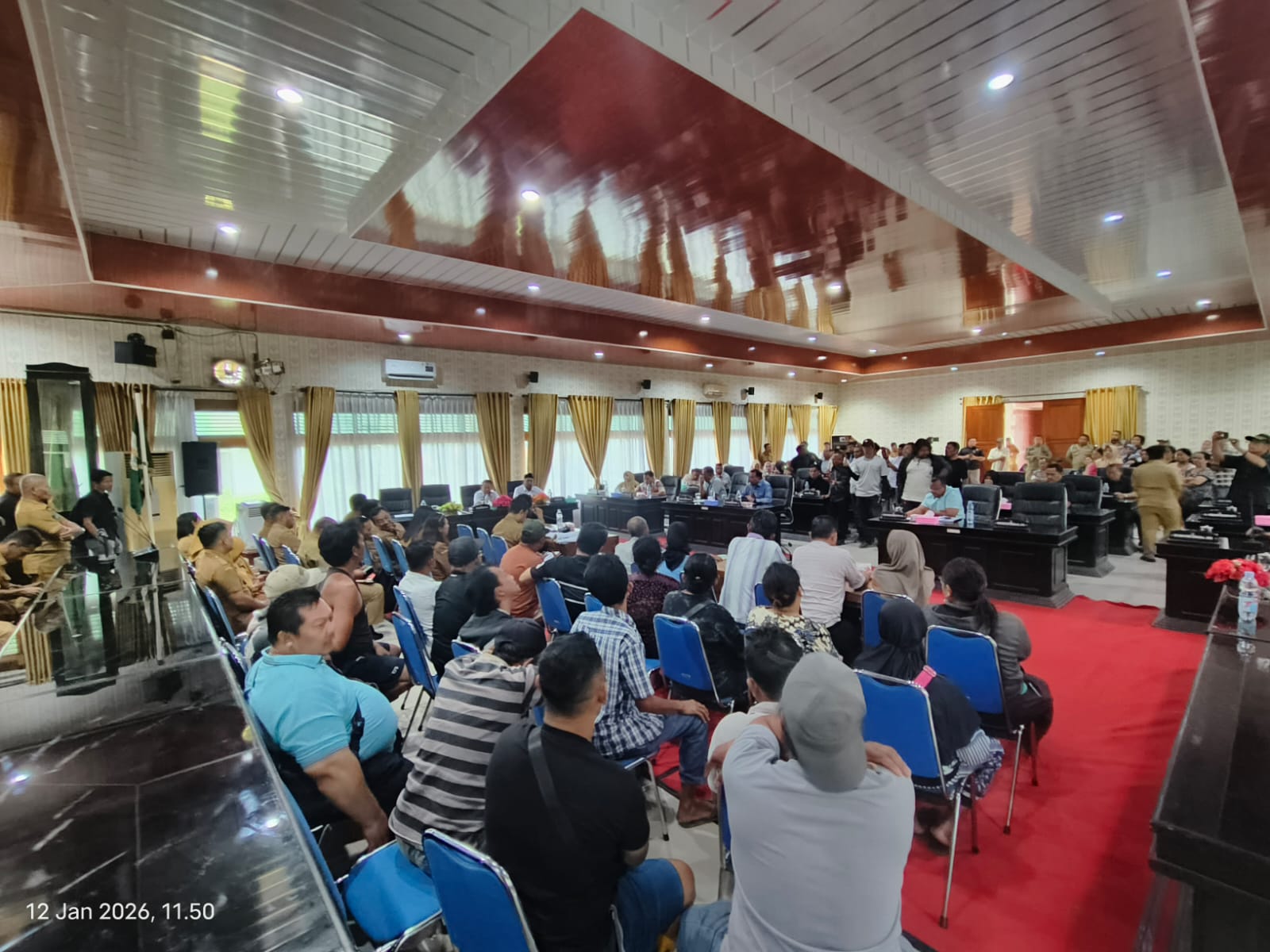 Suasana Rapat Dengar Pendapat (RDP) DPRD Kota Tebing Tinggi bersama pedagang Pasar Gambir yang berlangsung di Aula DPRD, Senin (12/1/2026). (Azan Purba/Sumut Pos)