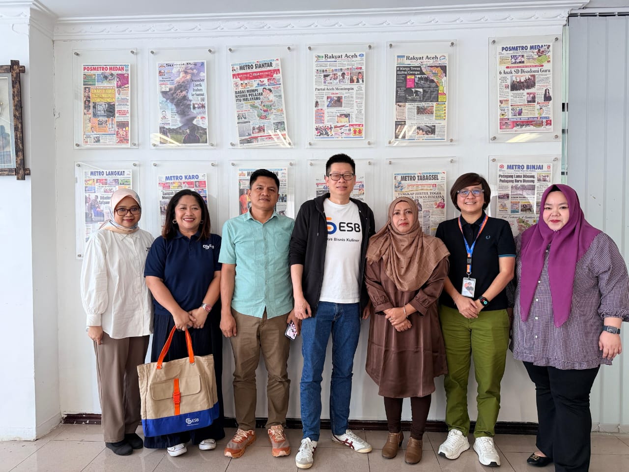 BERSAMA: Pimred Sumut Pos Asih Astuti bersama CEO & Co-Founder PT ESB Gunawan, CMO PT ESB Fitriana Dyah dan Marketing Manager PT ESB Agustina Napitupulu, di Graha Pena. (Dok: Dewi Syahruni/Sumut Pos)