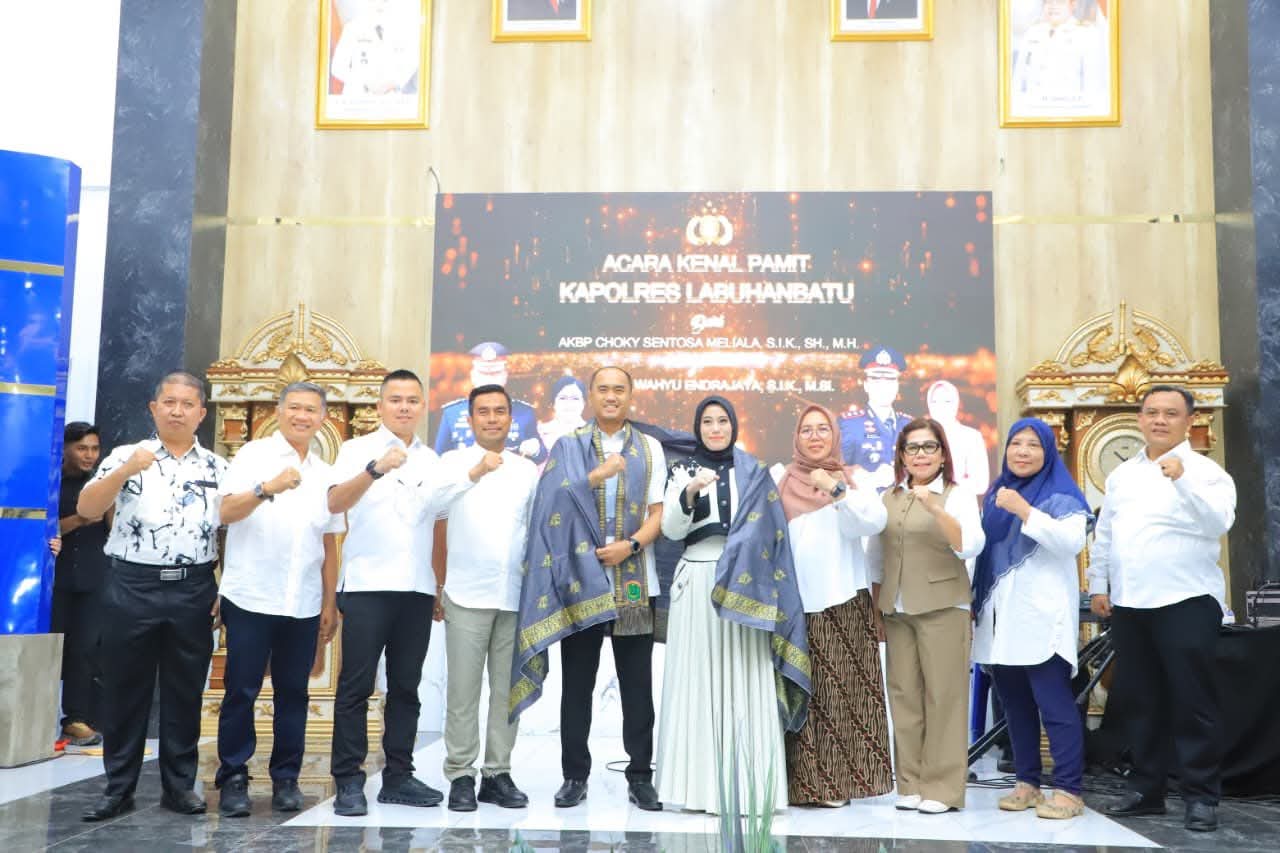 Wakil Bupati Samsul Tanjung Bersama Sekda Labura Hadiri Acara Pisah Sambut Kapolres Labuhanbatu. ( Asri Tarigan/ Sumut Pos )