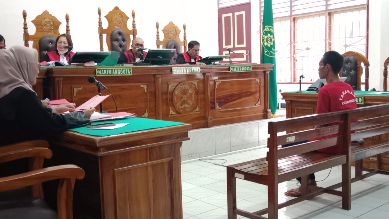 UANG PALSU: Muhammad Nazar terdakwa pengedar uang palsu, menjalani sidang dakwaan di PN Medan, Rabu (14/1) sore. (Dok: istimewa)