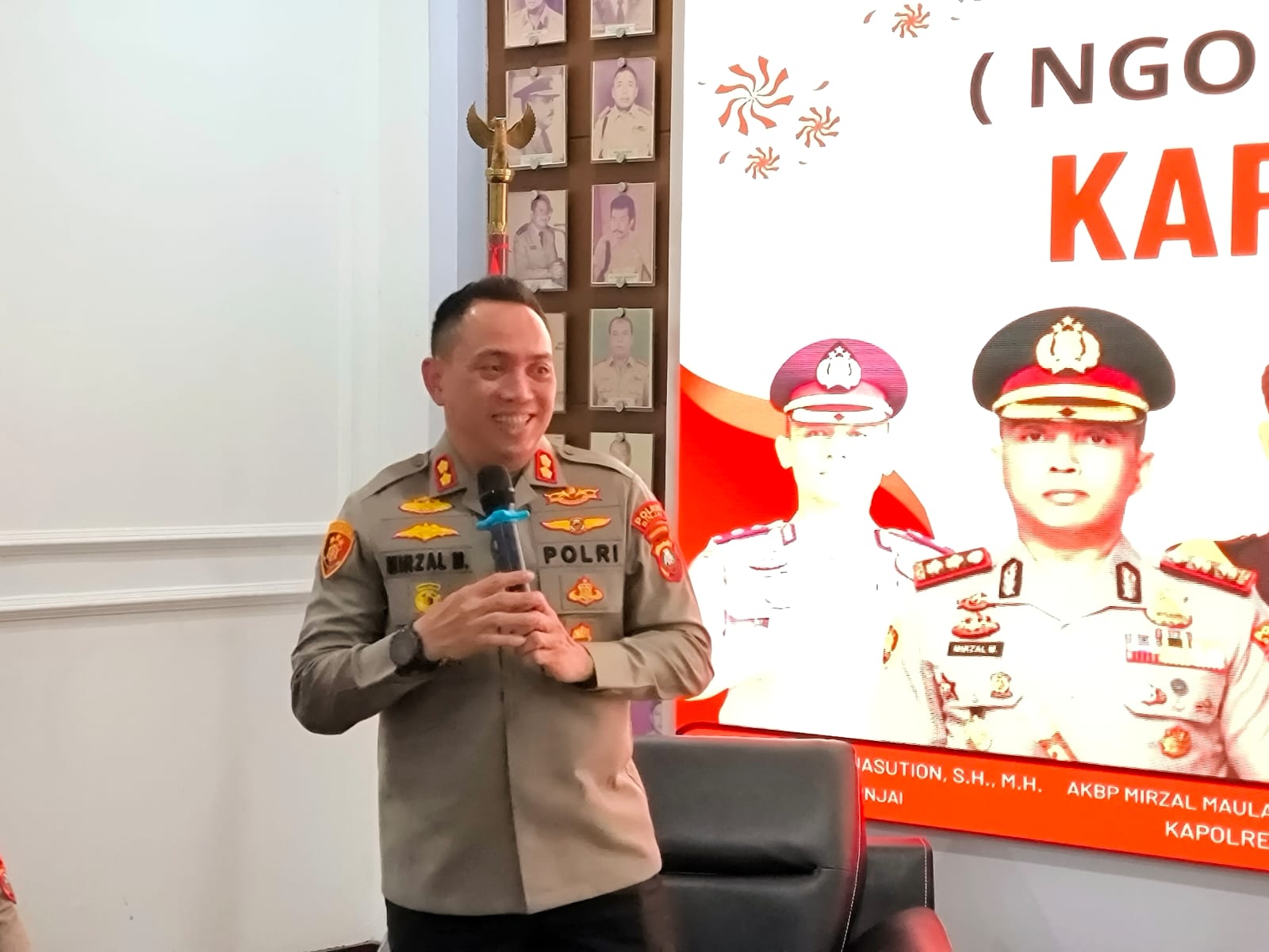 Kapolres Binjai, AKBP Mirzal Maulana saat menggelar Piramida di Aula Anindya.(Teddy Akbari/Sumut Pos )