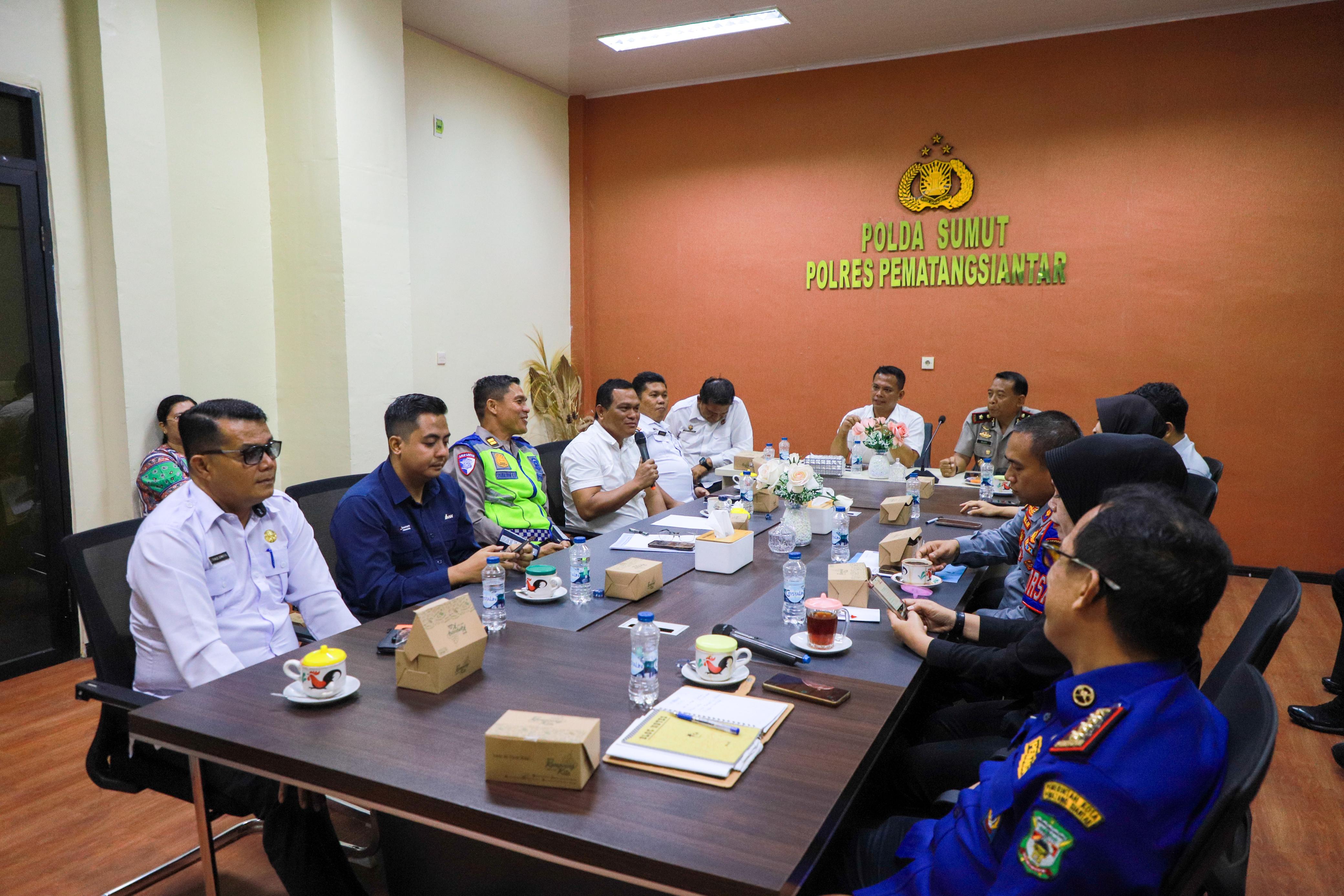 Suasana pertemuan di Polres Pematangsiantar dengan agenda penataan arus lalu lintas serta angkutan di  Terminal Tanjung Pinggir. (ISTIMEWA/SUMUT POS)