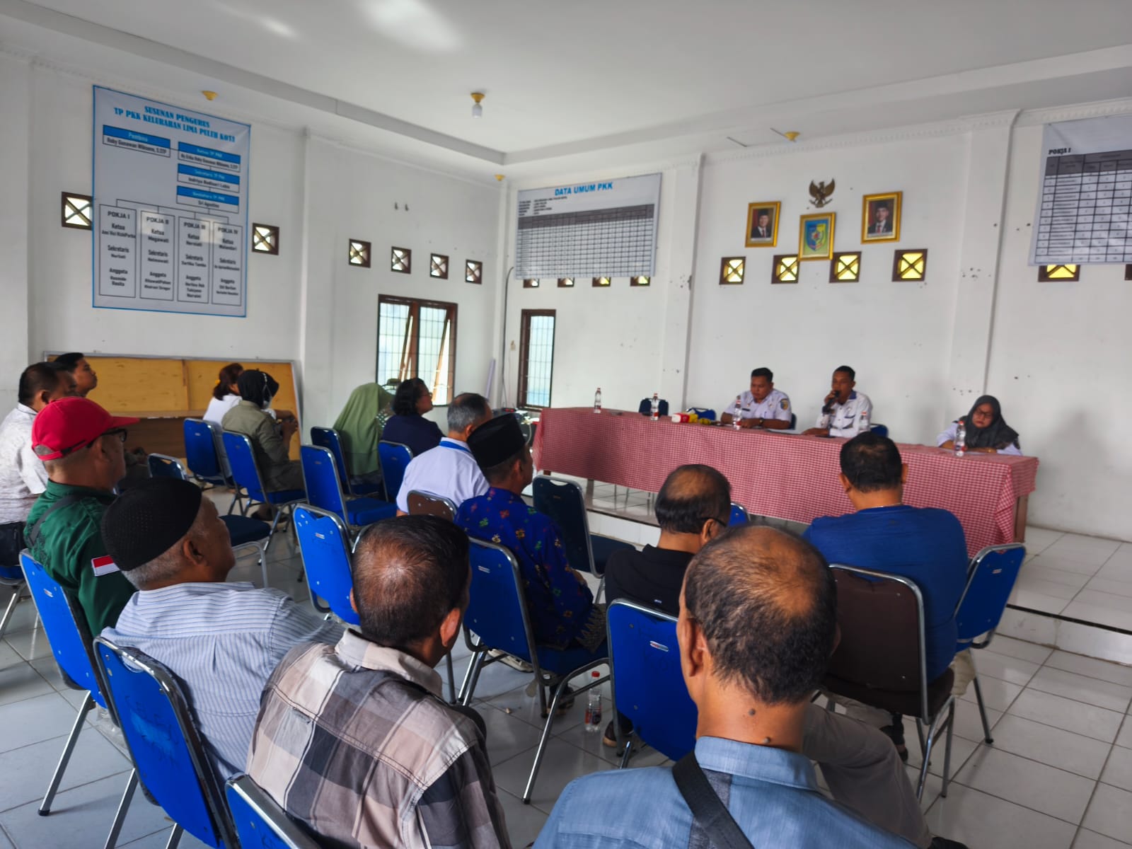 Kabid Koperasi UMKM Kabupaten Batubara  Mustafa dalam rapat terkait penggunaan lahan eks KUD Maju Jaya yang menjadi polemik di kantor Lurah Limapuluh Kota, Rabu (14/1) (Liberti H Haloho/Sumut Pos).
