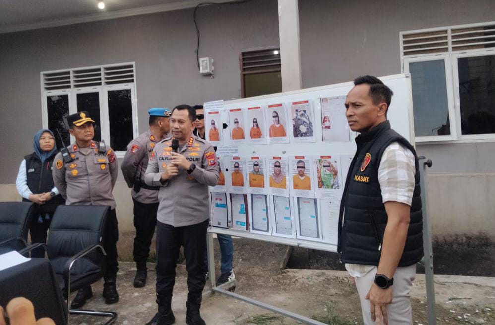 BAYI: Kapolrestabes Medan, Kombes Pol Jean Calvijn Simanjuntak, memaparkan pengungkapan kasus perdagangan bayi, Kamis (15/1). (Dok: istimewa)