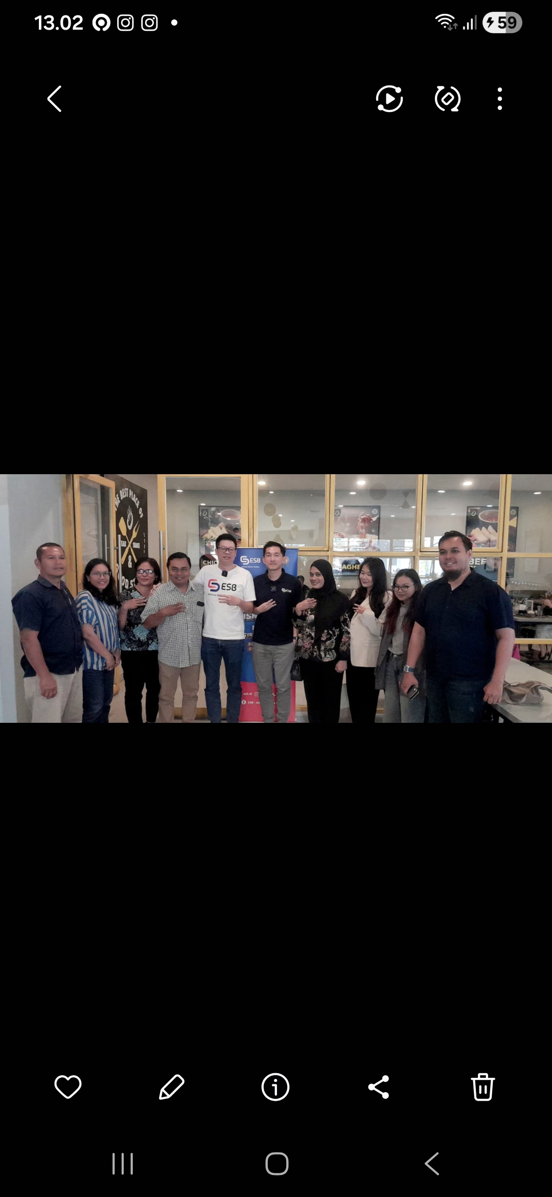 BERSAMA: Co Founder and CEO ESB Gunawan didampingi Regional Sales Lead ESB Edwin Djaja bersama para wartawan Medan. (Dok: istimewa)