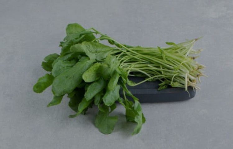 Ilustrasi, bayam salah satu makanan yang bisa menurunkan risiko kena kanker payudara. (freepik.com)