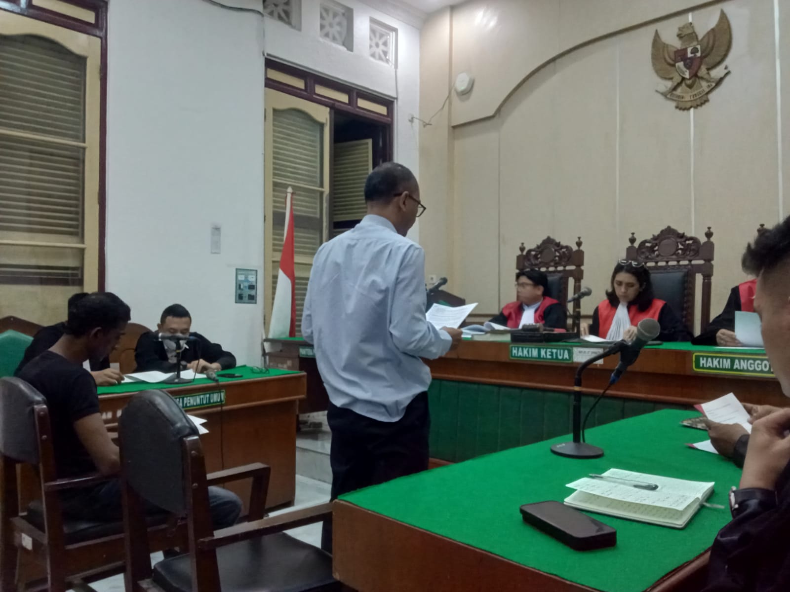 SIDANG: Wakil Rektor UDA, Yudi Saputra, saat menjalani sidang di PN Medan. (Dok: ist)
