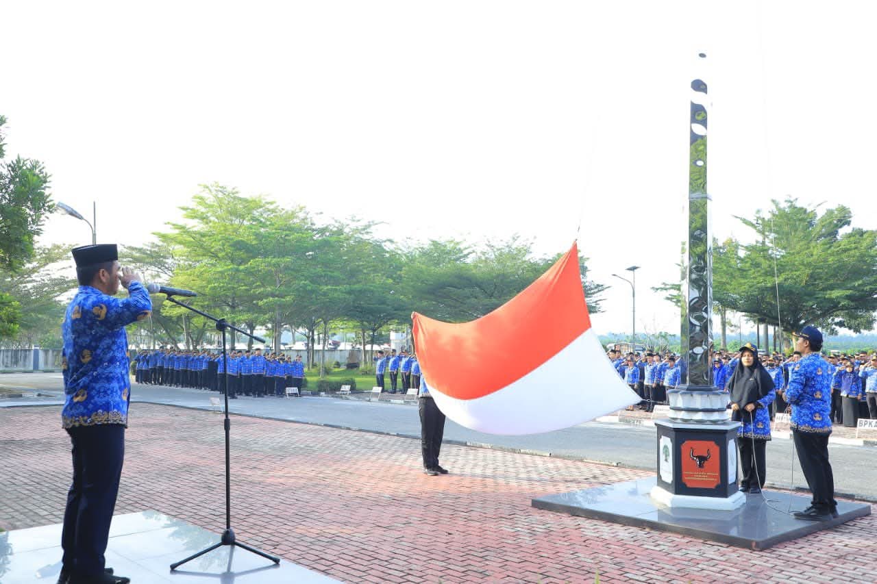 Wakil Bupati Labura, H. Samsul Tanjung Pimpin Upacara Hari Kesadaran Nasional. (Asri Tarigan/Sumut Pos )