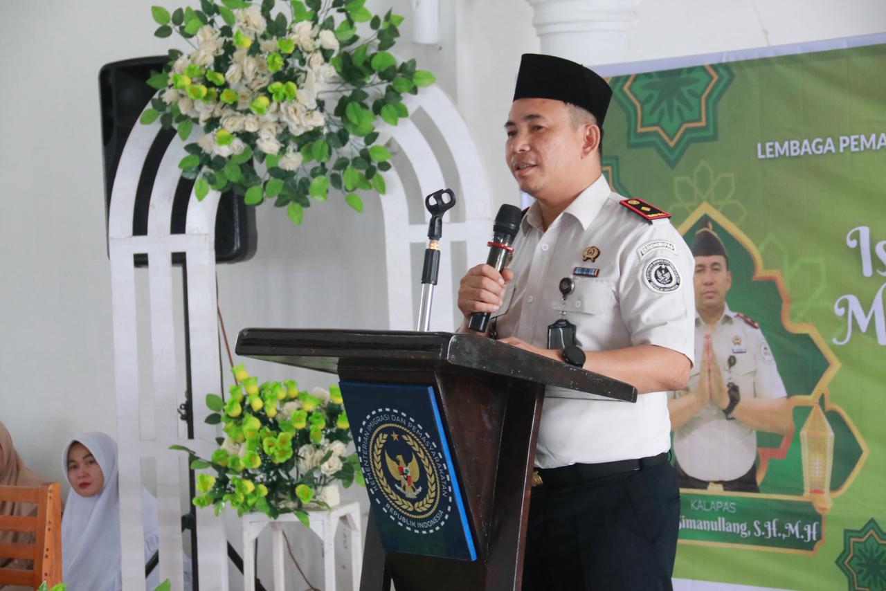 Kepala Lapas Tanjungbalai, Refin Tua Simanullang saat memberikan sambutan pada acara isra mikraj. (ISTIMEWA/SUMUT POS)