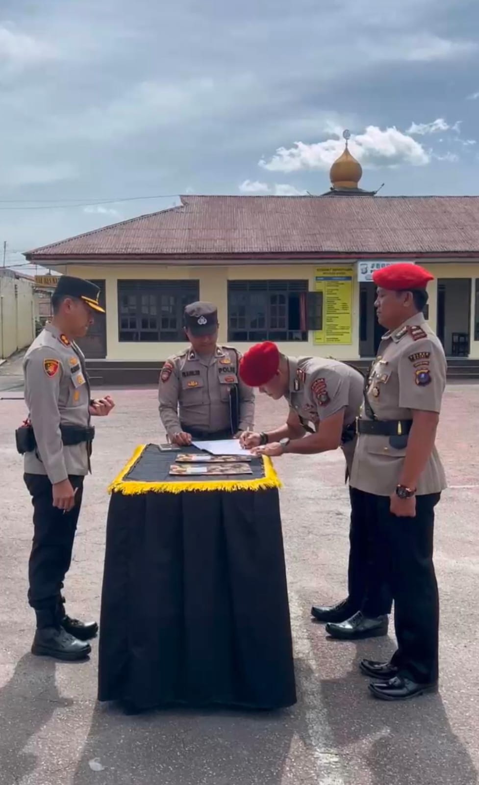 SERTIJAB:  AKP Bram Candra sebelumnya Kasat Narkoba Polres Dairi dimutasi jadi Kasat Reskrim Polres TanjungBala pada Sertijab dipimpin Kapolres AKBP Otniel Siahaan, Selasa (20/1/2026).