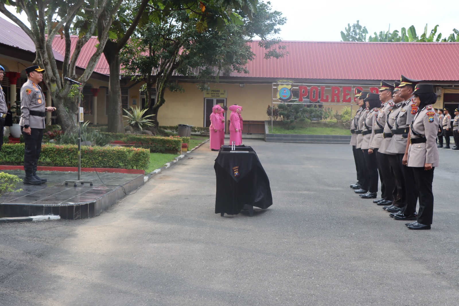 Kapolres Binjai, AKBP Mirzal Maulana saat melakukan Sertijab kapolsek dan kabag. (Humas Polres Binjai/Sumut Pos )