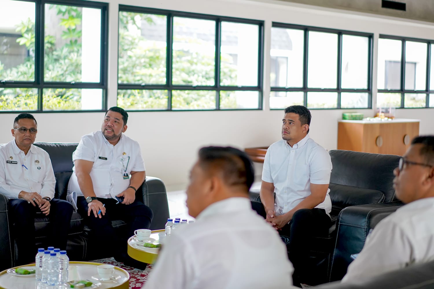RAKOR: Gubsu Bobby Nasution mengikuti Rakor Percepatan Rehabilitasi dan Rekonstruksi Pascabencana secara virtual. (Dok: istimewa)