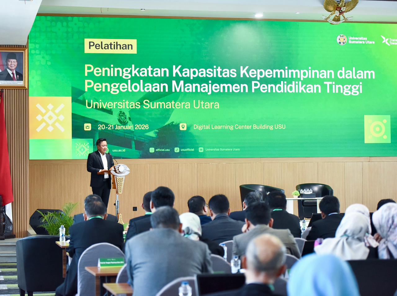 BUKA: Rektor USU Prof Muryanto Amin saat membuka Pelatihan Peningkatan Kapasitas Kepemimpinan dalam Pengelolaan Manajemen Pendidikan Tinggi di Digital Learning Center Building (DLCB) USU,