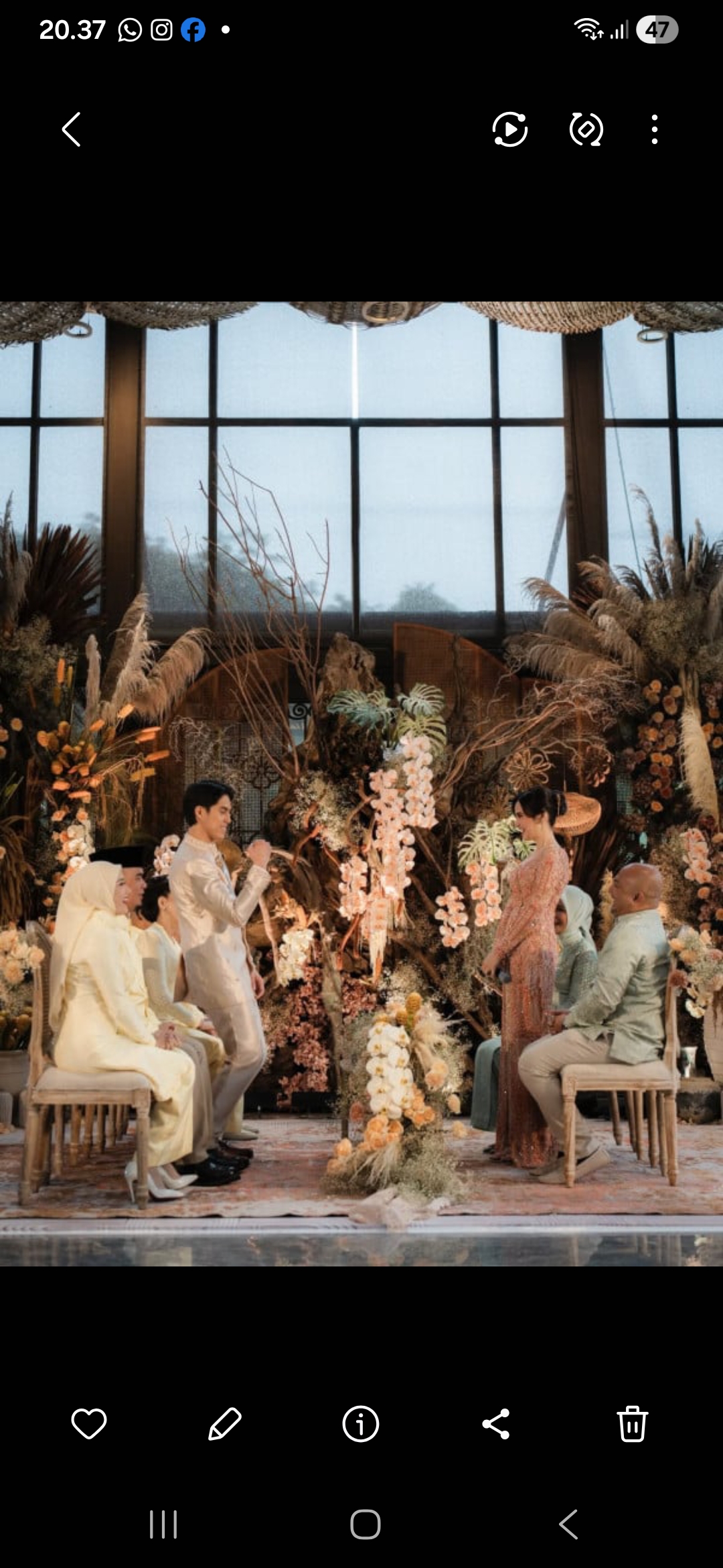 LAMAR: El Rumi saat melamar Syifa Hadju. (Dok: istimewa)