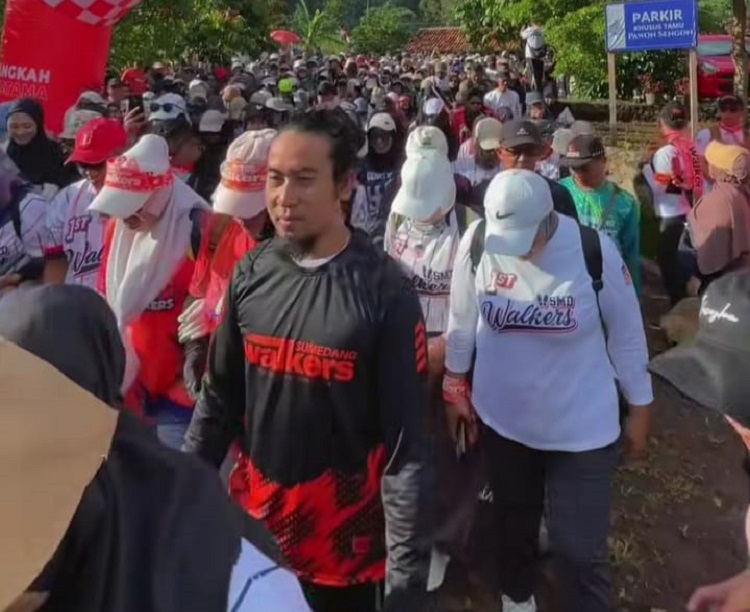 Salah satu kegiatan komunitas jalan kaki sumedang walkers. (Instagram @sumedang_walkers)