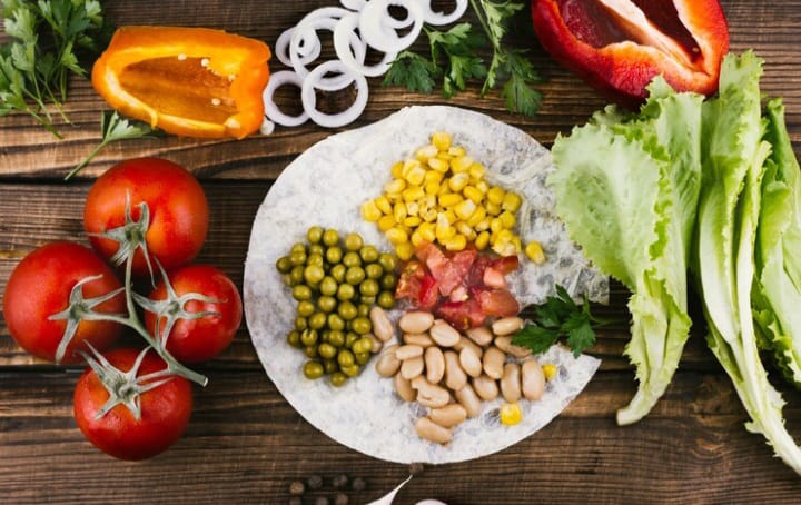 ilustrasi makanan yang tren dikonsumsi tahun 2026. (Freepik.com)