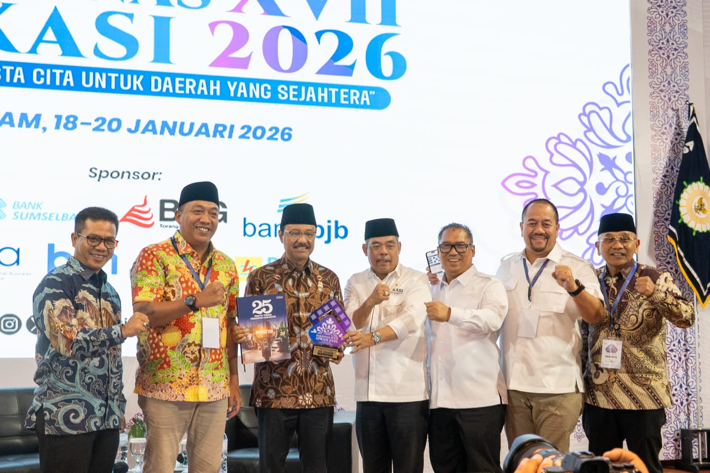 Bupati Batubara H. Baharuddin Siagian, S.H., M.Si saat hadiri penutupan  Rakernas XVII APKASI. (KOMINFO BATUBARA/SUMUT POS)