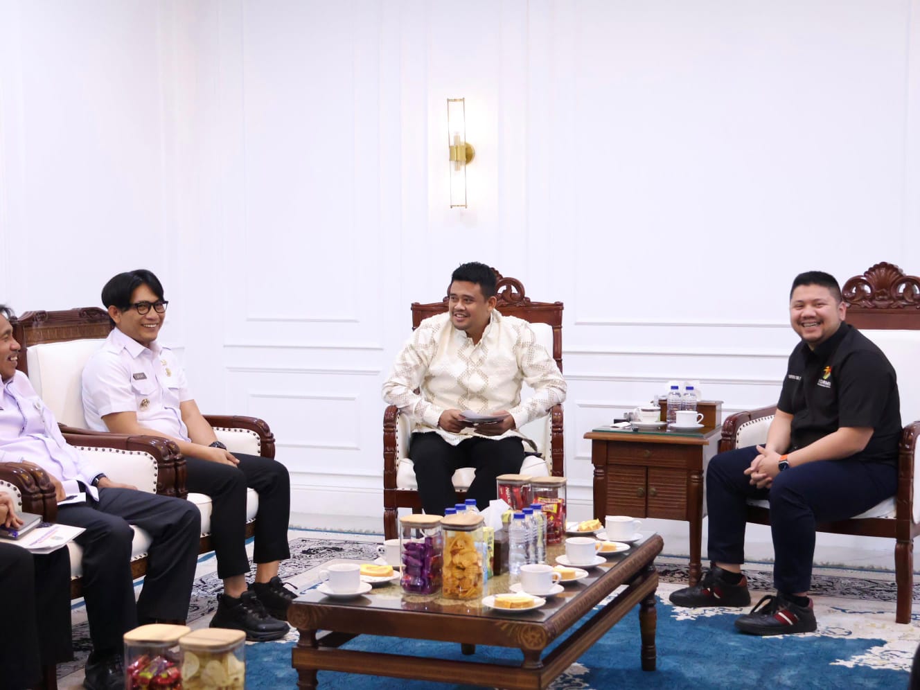 Gubsu Bobby Nasution saat menerima Wawako Binjai, Hasanul Jihadi dalam audiensi bersama KORMI Sumut. (Diskominfo Binjai/Sumut Pos)