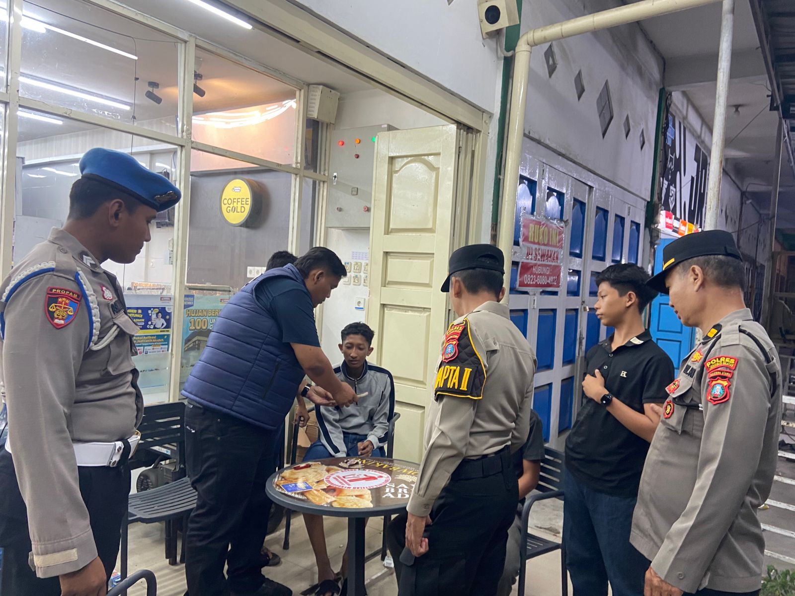 Personel Polres Labusel melaksanakan patroli skala besar mencegah tindak kejahatan 3-C. (KHAIRUDDIN/SUMUT POS)