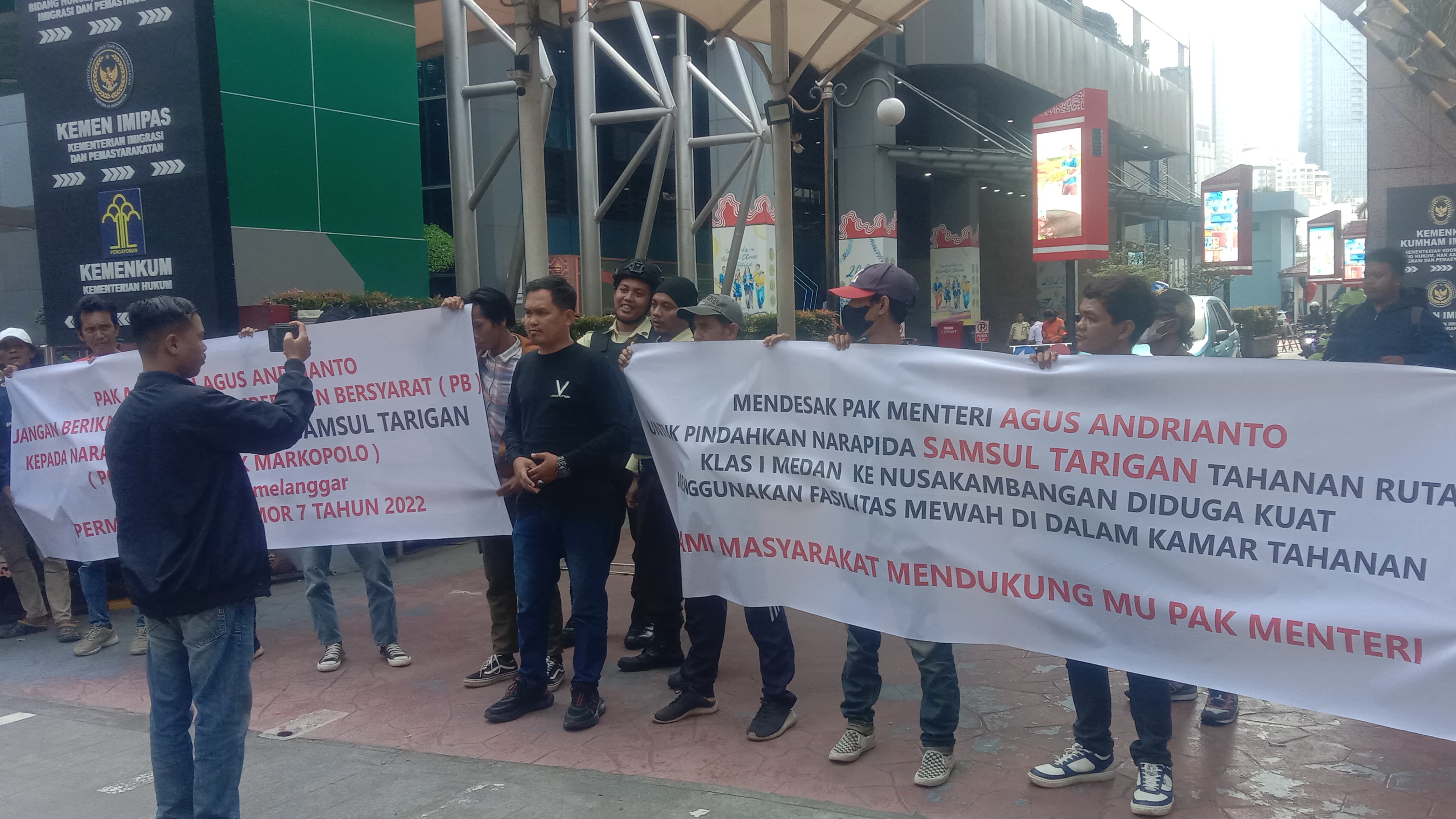 Massa saat aksi unras di Jakarta. (Istimewa/Sumut Pos)