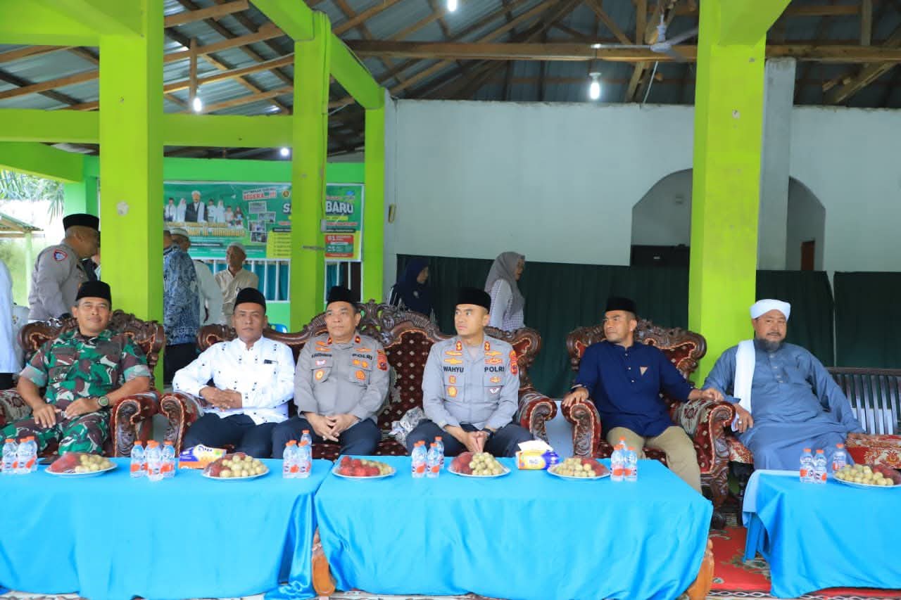 Wakil Bupati Labuhanbatu Utara Dr. H. Samsul Tanjung, ST, MH didampingi Sekda dan sejumlah OPD silaturahmi kepada Kapolres Labuhanbatu. (INDRA/SUMUT POS)