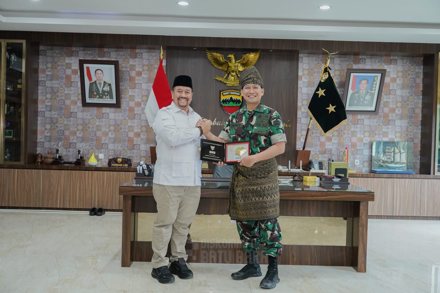 Bupati Batubara  H. Baharuddin Siagian, S.H., M.Si., dan Wakil Bupati Syafrizal, S.E., M.AP audensi dengan Panglima Komando Daerah Militer I/Bukit Barisan, Mayor Jenderal TNI Hendy Antariksa.