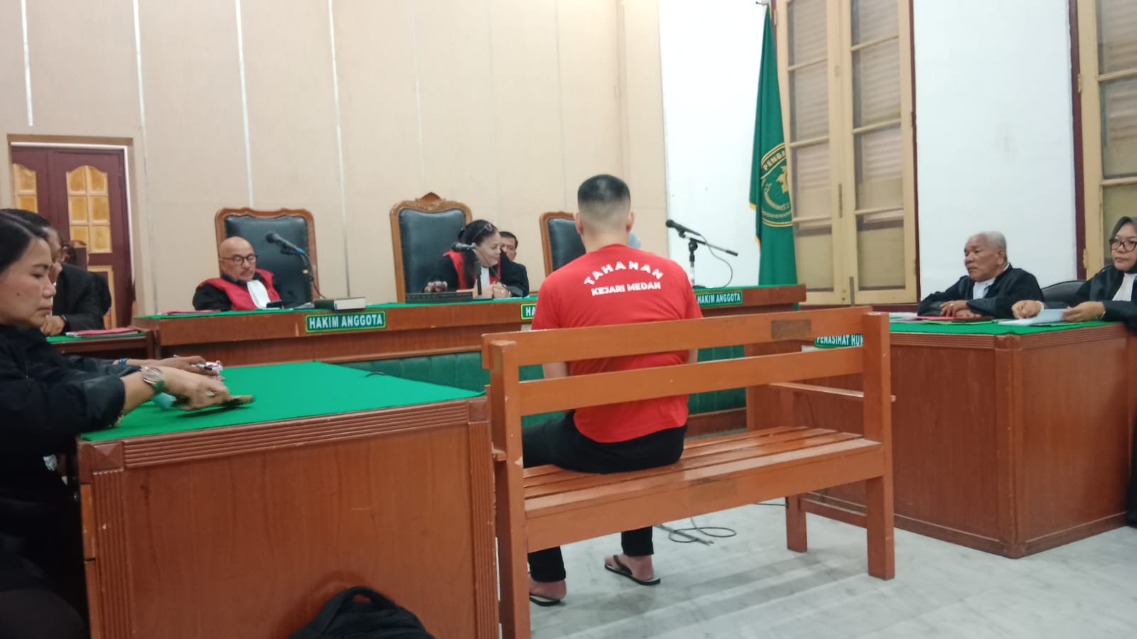 DAKWAAN: David Chandra terdakwa kasus pembunuhan menjalani sidang dakwaan di PN Medan, Selasa (27/1). (Dok: istimewa)