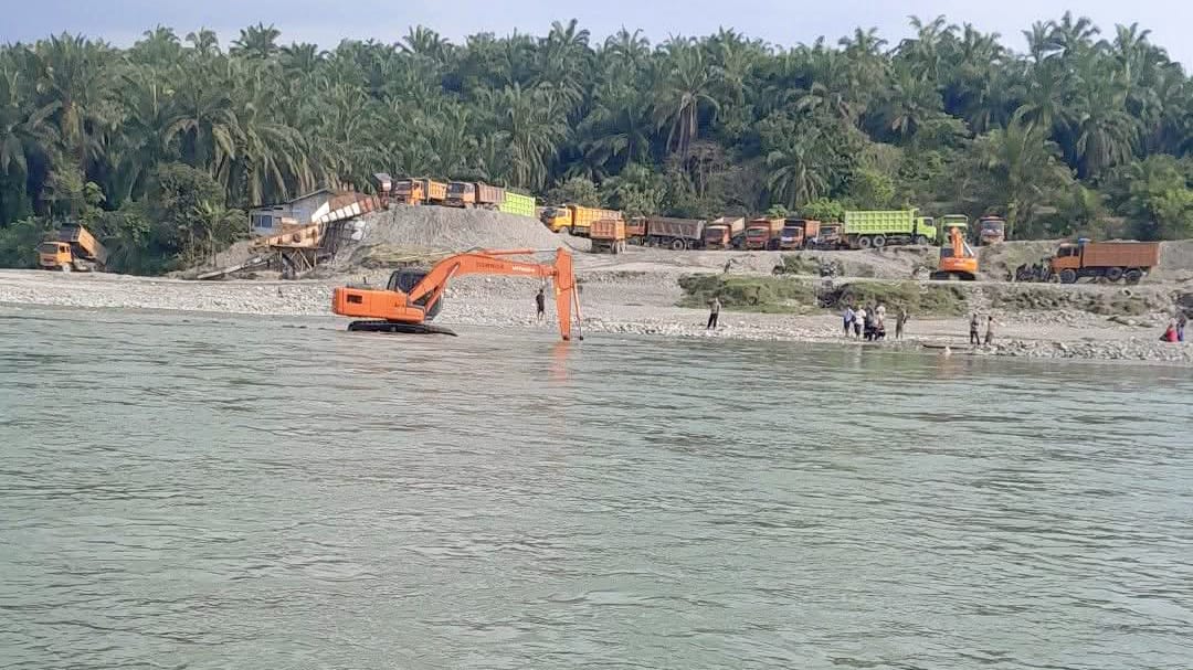 Aktivitas galian c diduga ilegal di Kecamatan Bahorok, Langkat. (Istimewa/Sumut Pos)