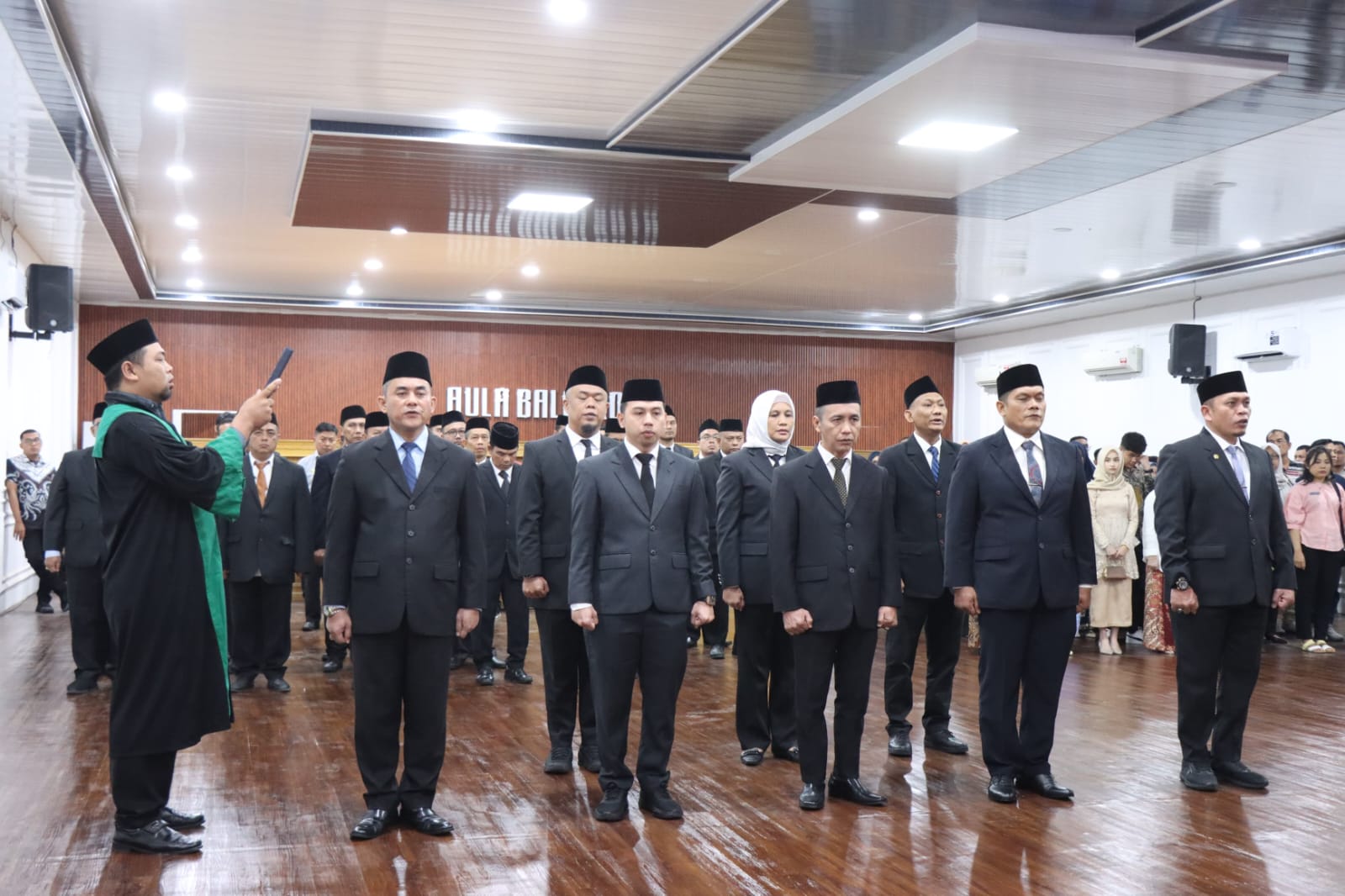 Pelantikan pejabat eselon II hasil lelang jabatan, salah satu di antaranya Wahyu Umara sebagai Kadis PUTR Binjai, beberapa waktu lalu. (Diskominfo Binjai/Sumut Pos)