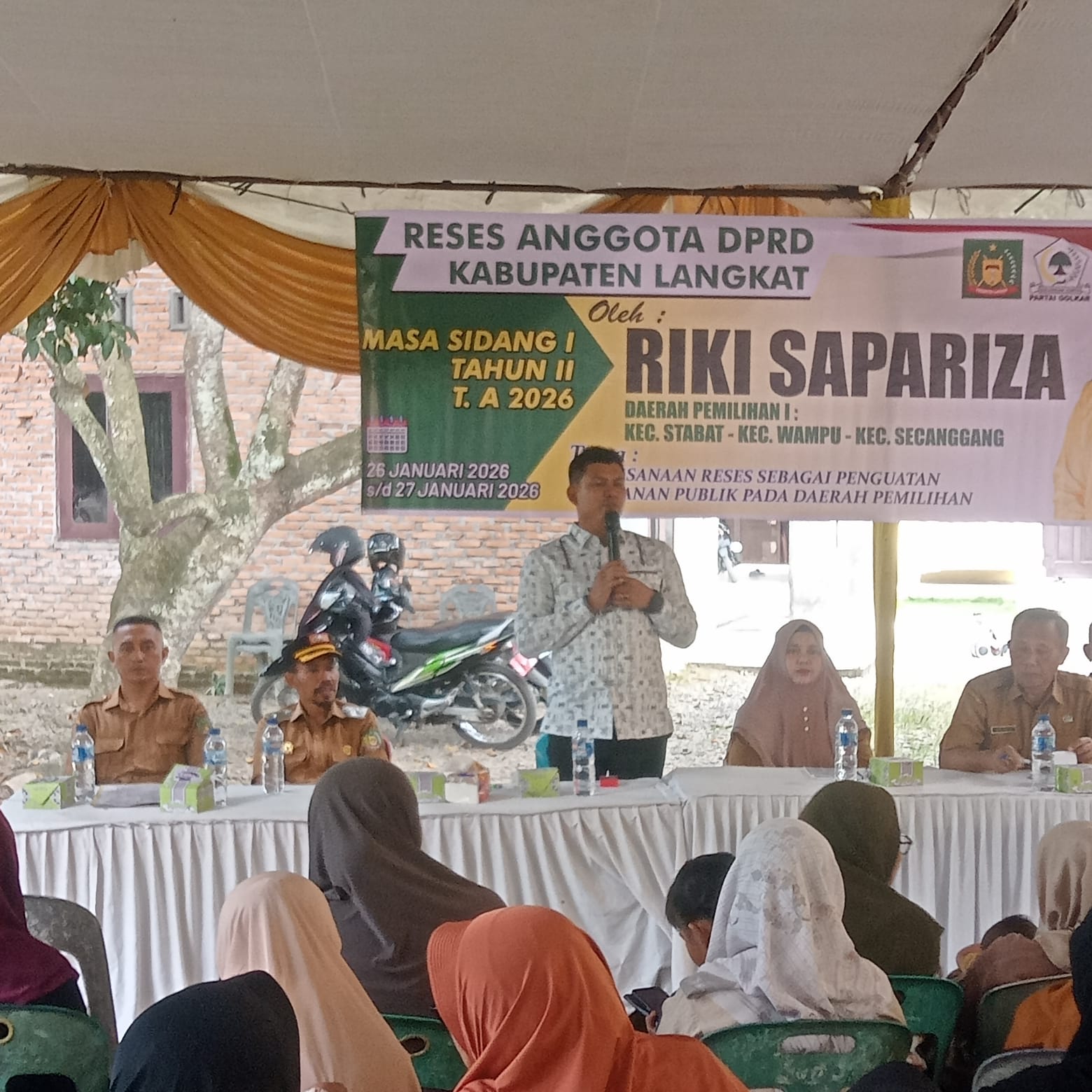 Anggota DPRD Kabupaten Langkat dari Fraksi Partai Golkar Komisi D, Riki Sapariza, melaksanakan reses di Desa Gemi. (SYAHRUL/SUMUT POS)