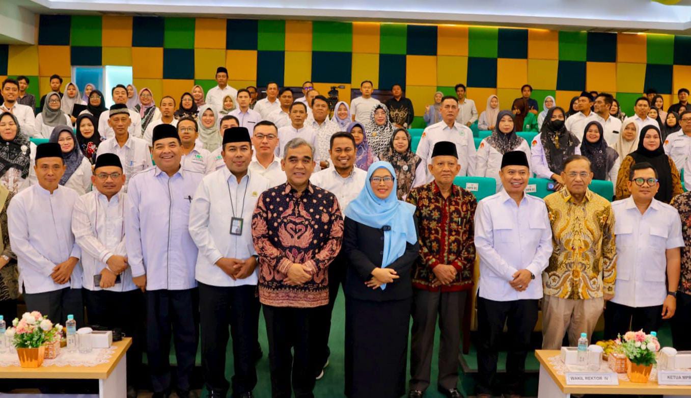 KETUA MPR: Ahmad Muzani (5 kiri) bersama sivitas akademika UIN Sumatera Utara. (Istimewa/Sumut Pos)