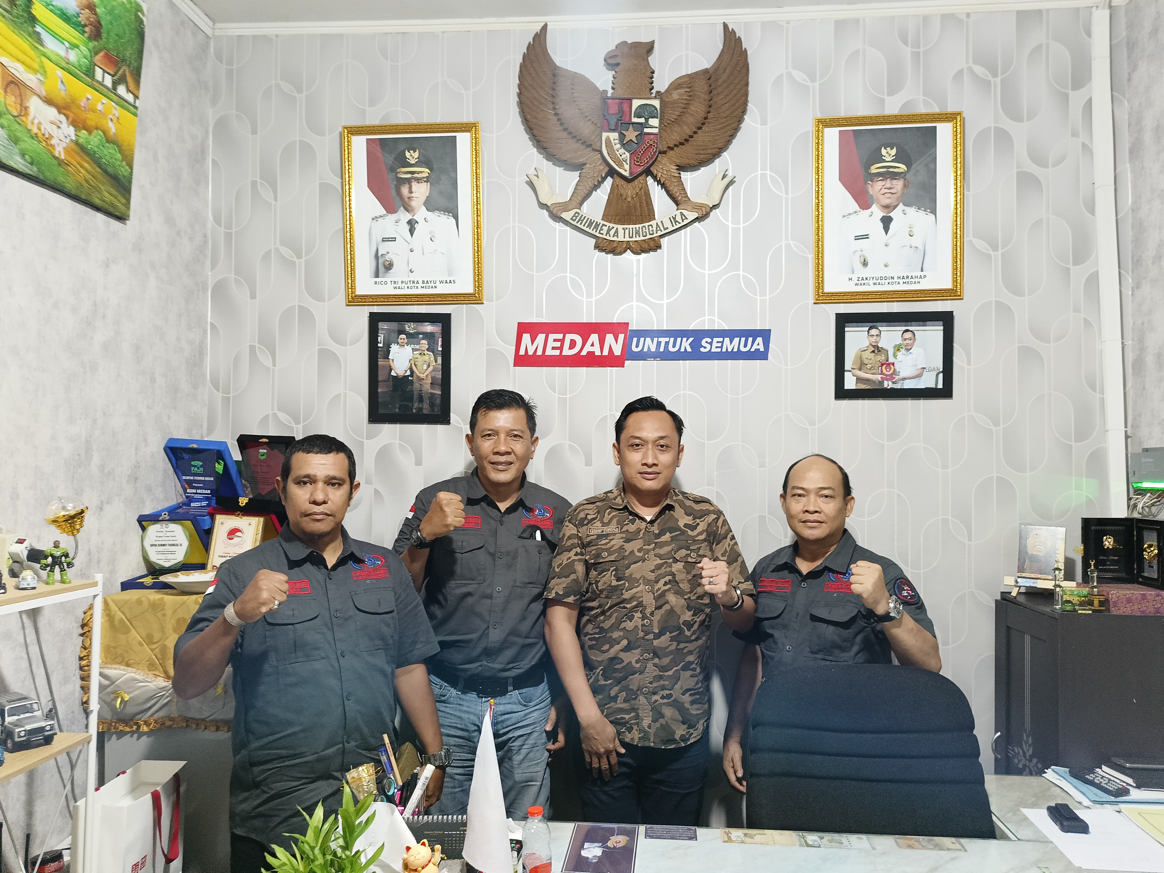 BERSAMA: Ketua Umum KONI Kota Medan Aswindy Fachrizal bersama Pengkot Persambi Medan. (Dok: KONI Medan)