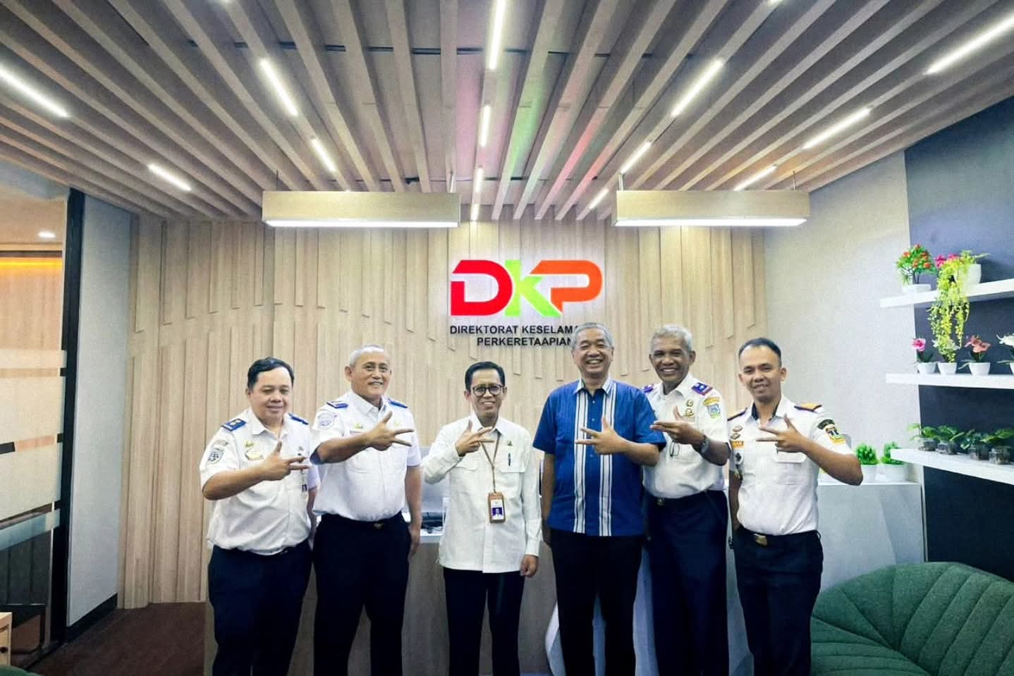 Jajaran Pemerintah Kota Tebingtinggi yang diwakili Sekretaris Daerah Erwin Suheri Damanik bersama Kadishub melakukan audiensi dengan Direktorat Keselamatan Perkeretaapian. (ISTIMEWA/SUMUT POS)
