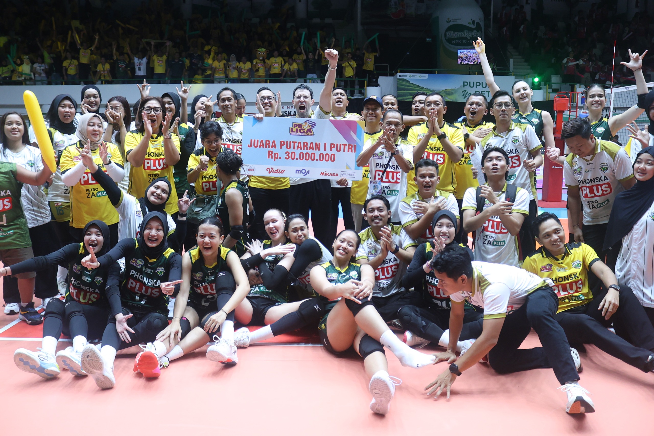 GRESIK: Tim Gresik Phonska Plus Pupuk Indonesia menjuarai putaran pertama Proliga 2026. (Dok: Proliga)
