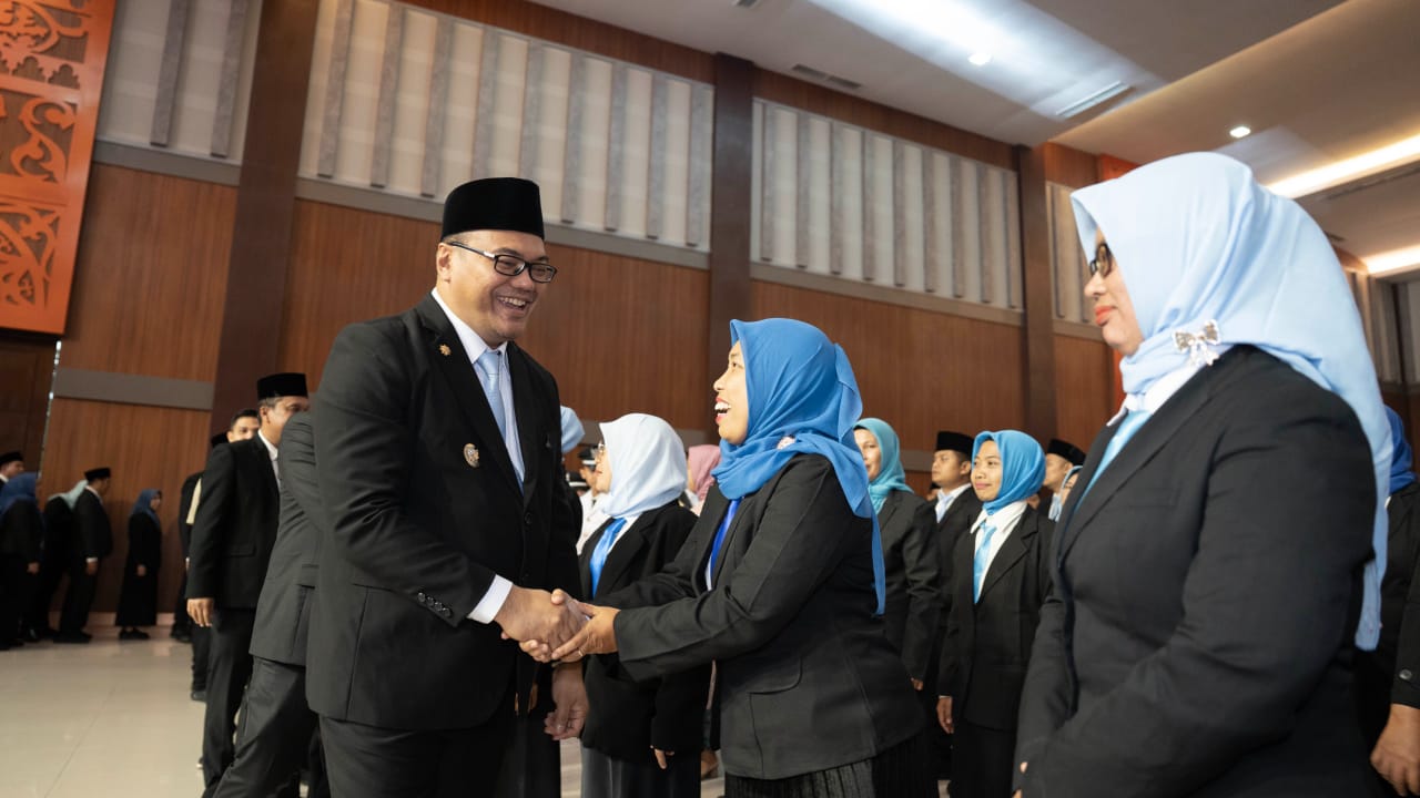 LANTIK: Bupati Deliserdang, dr H Asri Ludin Tambunan melantik 65 pejabat administrator, 86 pengawas, dan 56 KUPT SPF di Grha Bhinneka Perkasa Jaya, Jumat (30/1/2026). (Dok: Diskominfo Deliserdang)