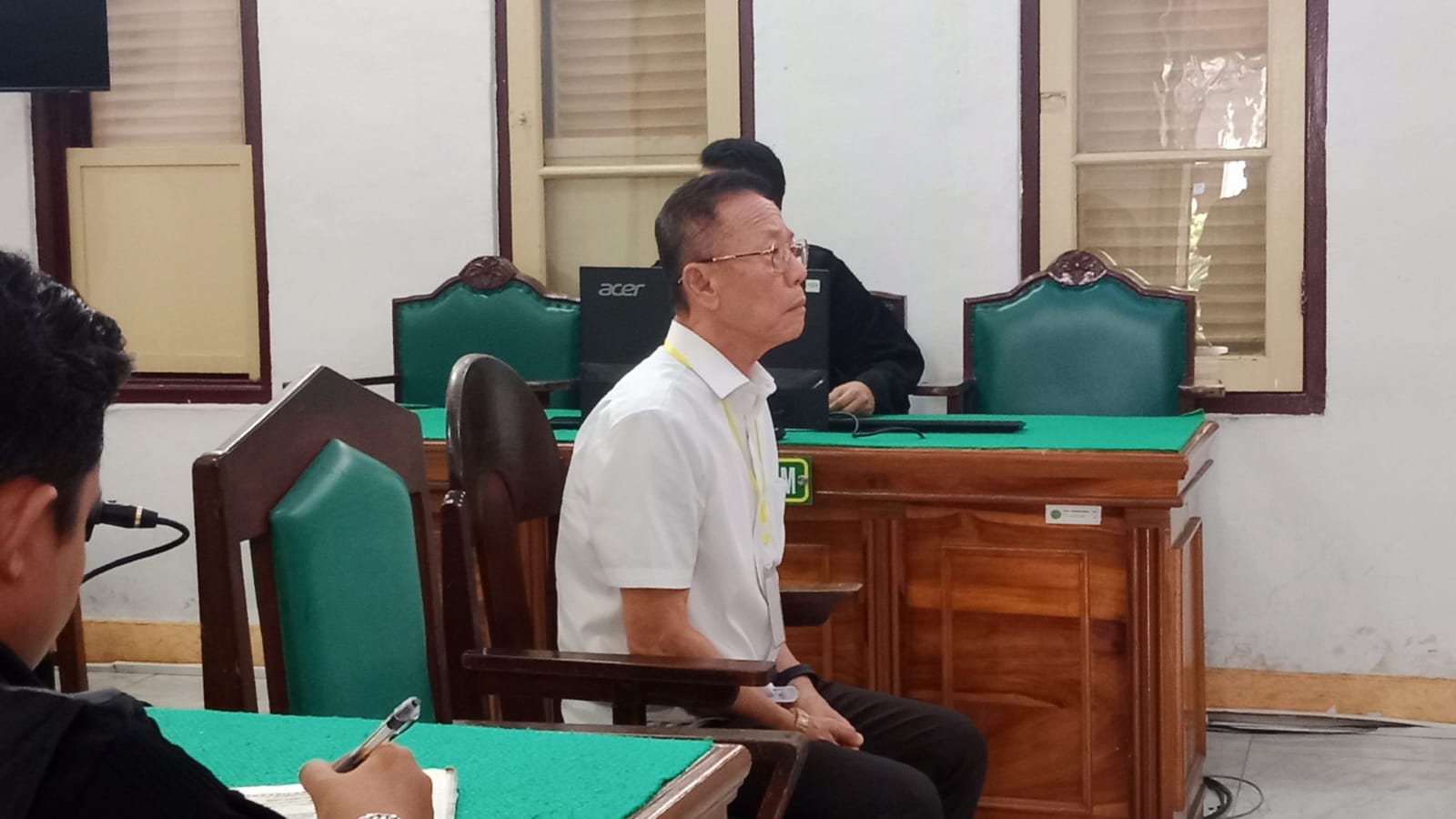 lexander Halim alias Akuang alias Lim Sia Cheng, terdakwa kasus korupsi hutan saat menjalani sidang di Pengadilan Tipikor Medan. (IISTIMEWA/SUMUT POS)