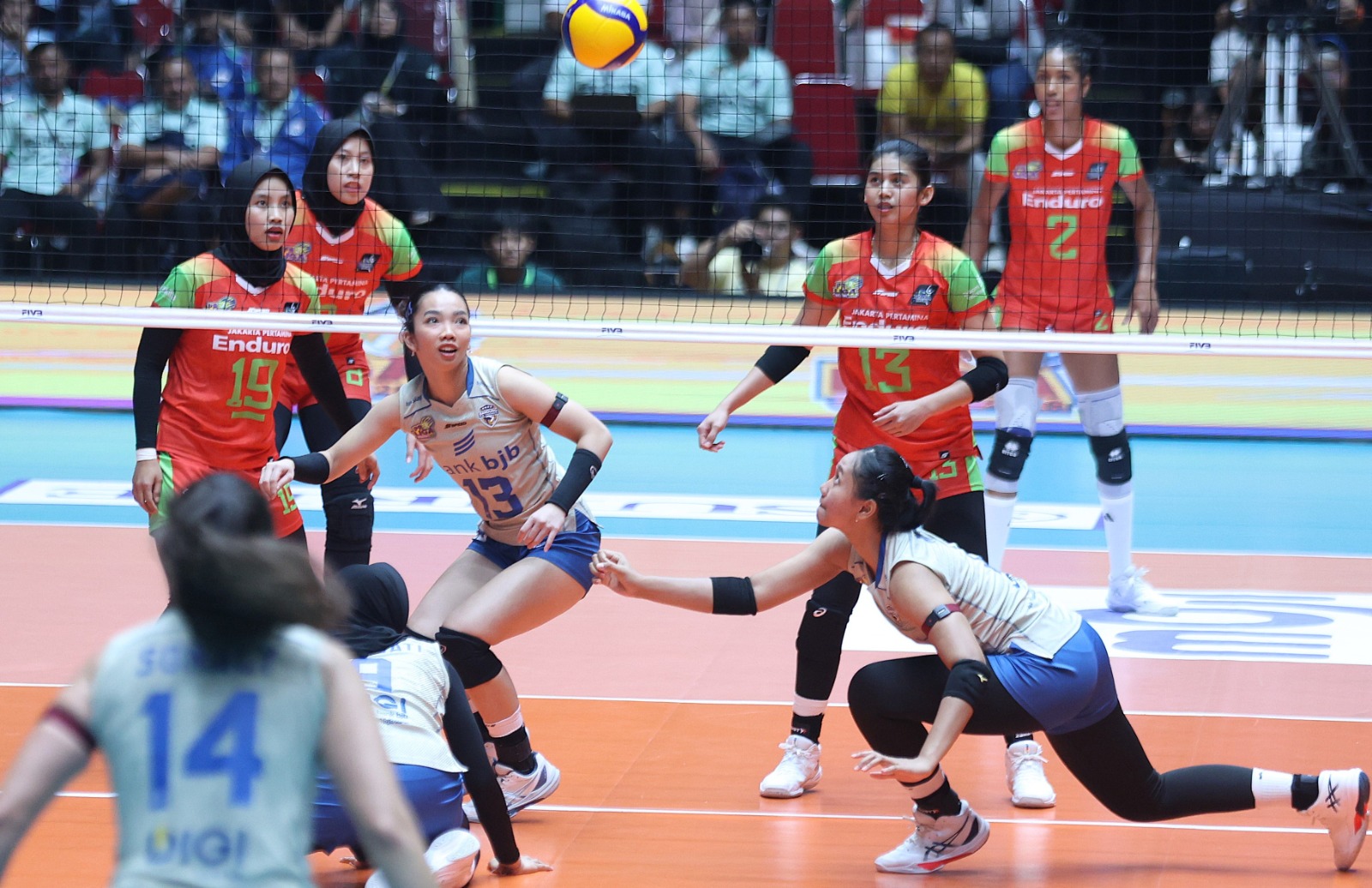 LAWAN: Pertamina Enduro saat melawan Bandung bjb Tandamata di Proliga 2026 sesi Gresik, Minggu (1/2/2026). (Dok: Proliga)