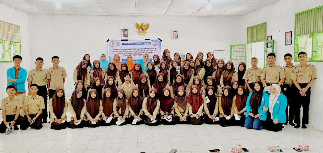 BAHAYA ROKOK: PKM edukasi bahaya merokok yang diadakan Institut Kesehatan Helvetia di SMAN 1 Pantaicermin. (Istimewa/Sumut Pos)