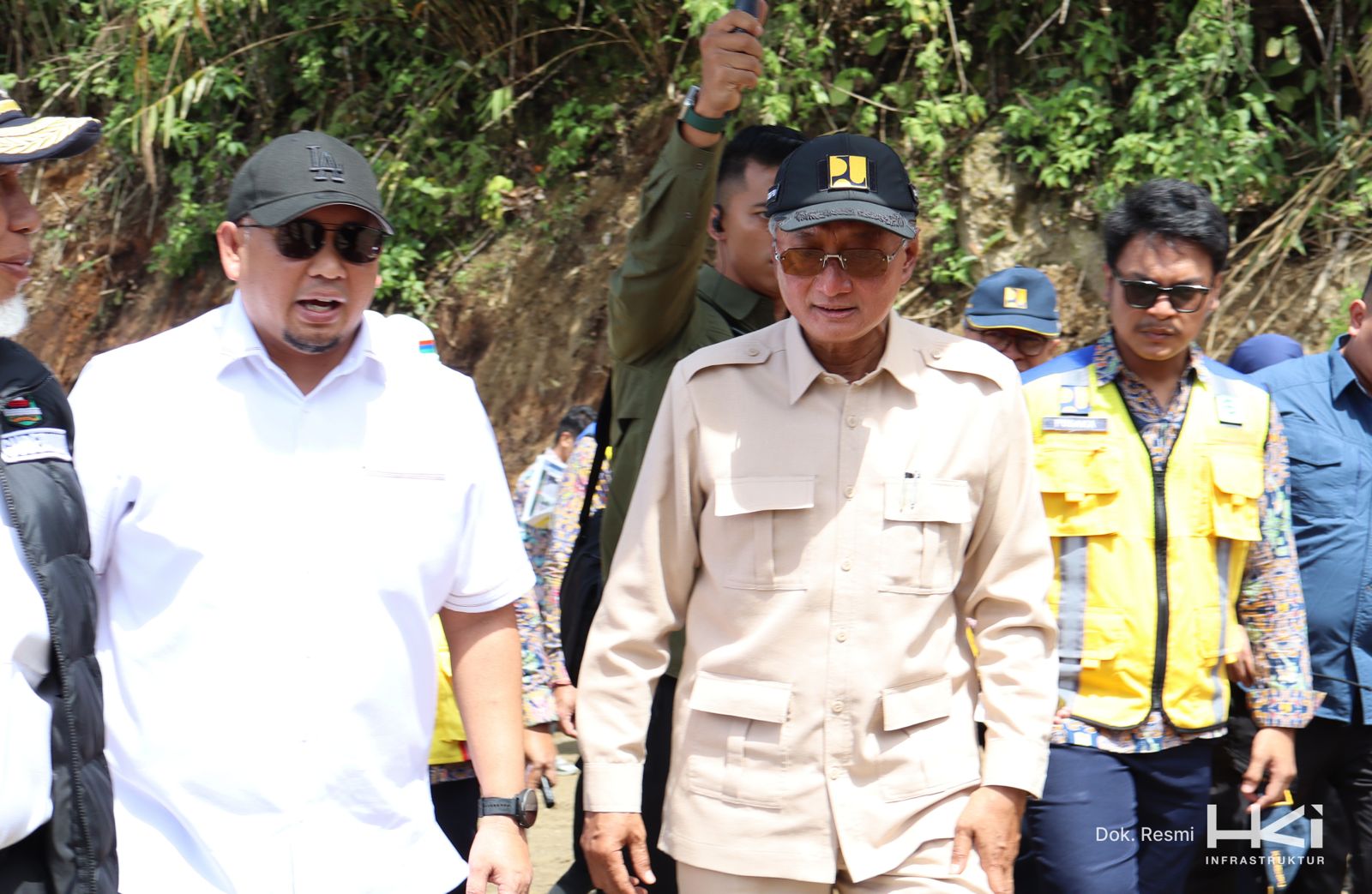 Menteri Pekerjaan Umum (PU) Dody Hanggodo saat meninjau pembangunan sejumlah proyek penanganan bencana di Sumatera Barat (Sumbar) .  (ist)